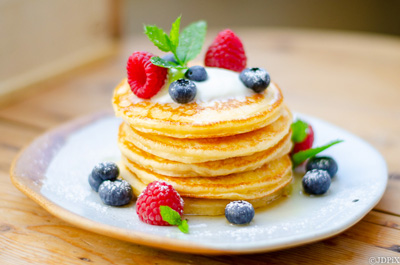 Pancakes drizzled with honey and berries